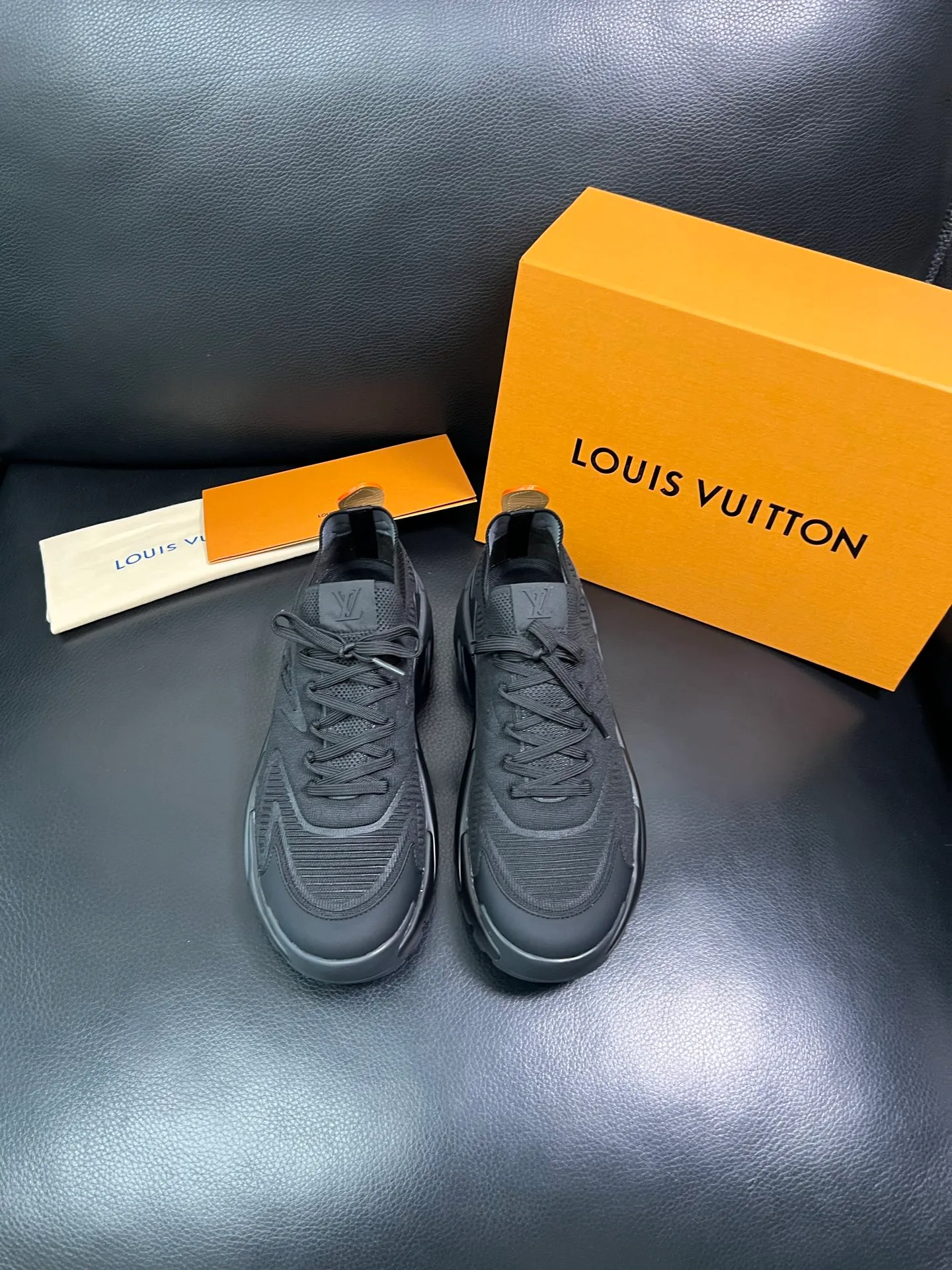 Men's shoes 💰660 Lv top purchasing Louis Vuitton Leather Shoes Counter Synchronization, imported fly woven fabrics from Italy, imported water-dyed cowhide lining, soles: original soles specially provided by the original factory, original factory follow-up orders, high quality, welcome to compare, code number 39-44 (custom-made 45) 85887